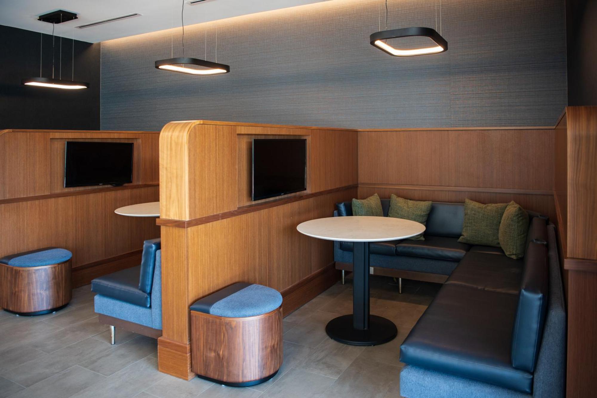 Courtyard By Marriott Lake City Buitenkant foto
