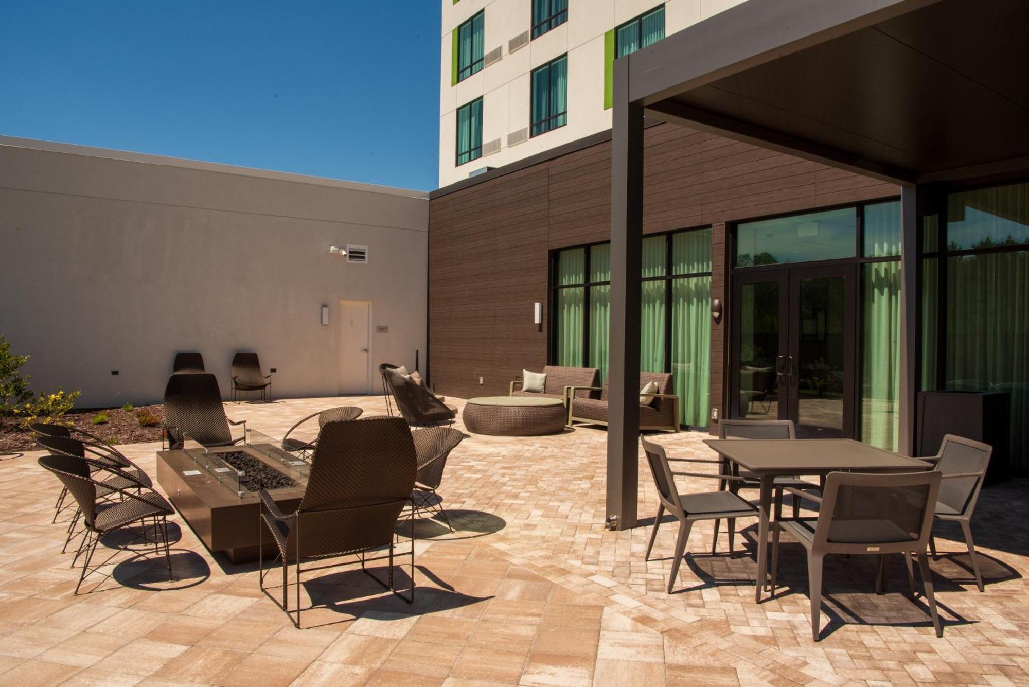 Courtyard By Marriott Lake City Buitenkant foto