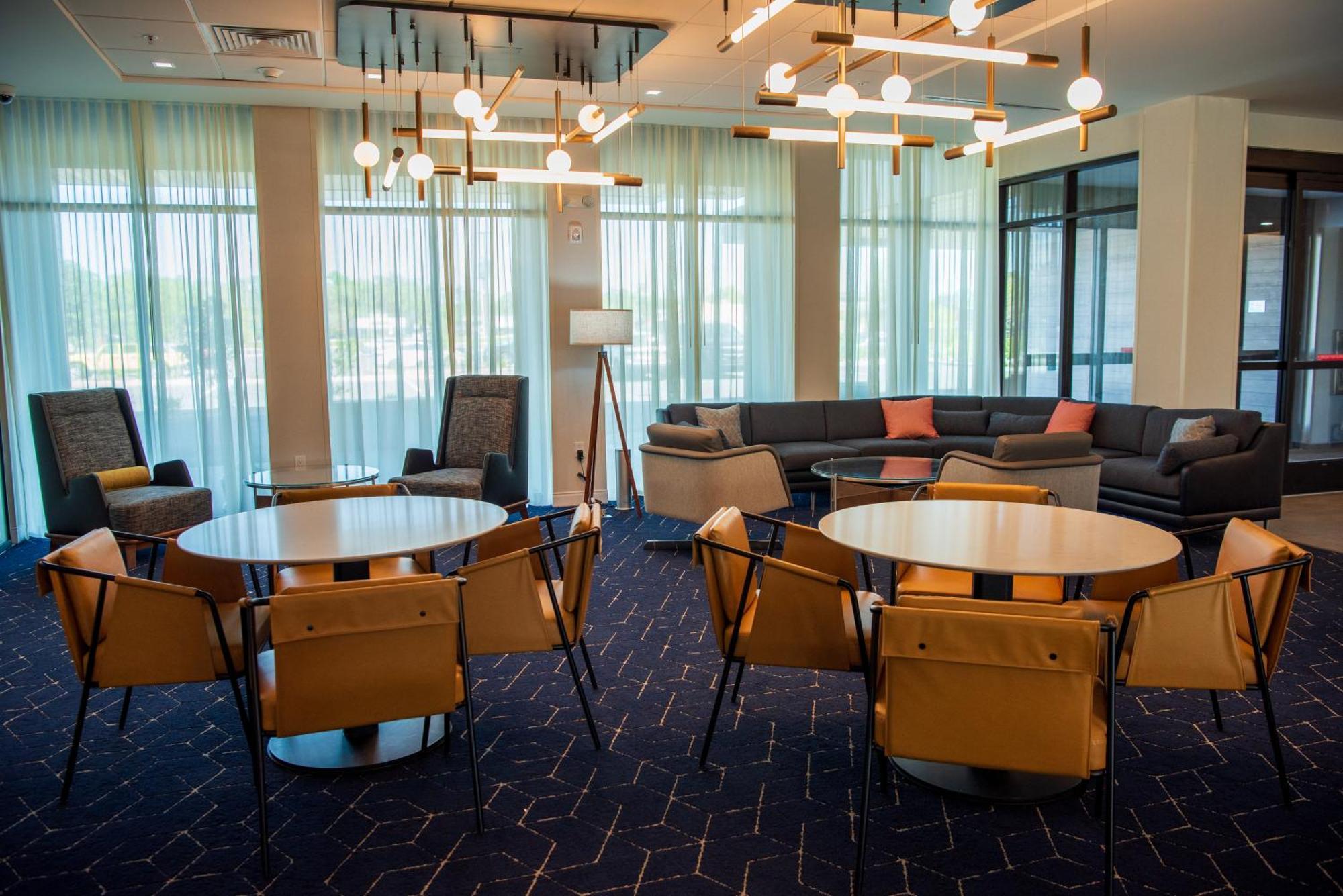Courtyard By Marriott Lake City Buitenkant foto