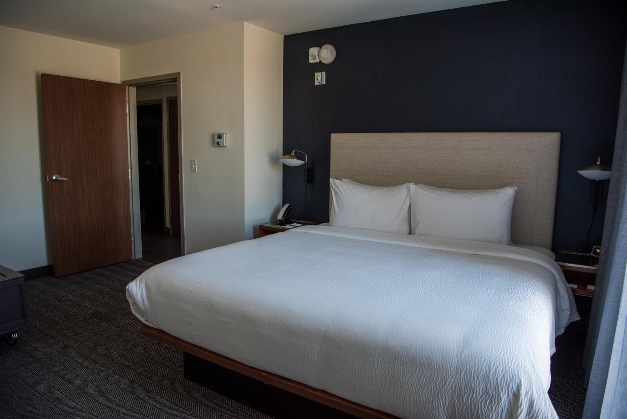 Courtyard By Marriott Lake City Buitenkant foto