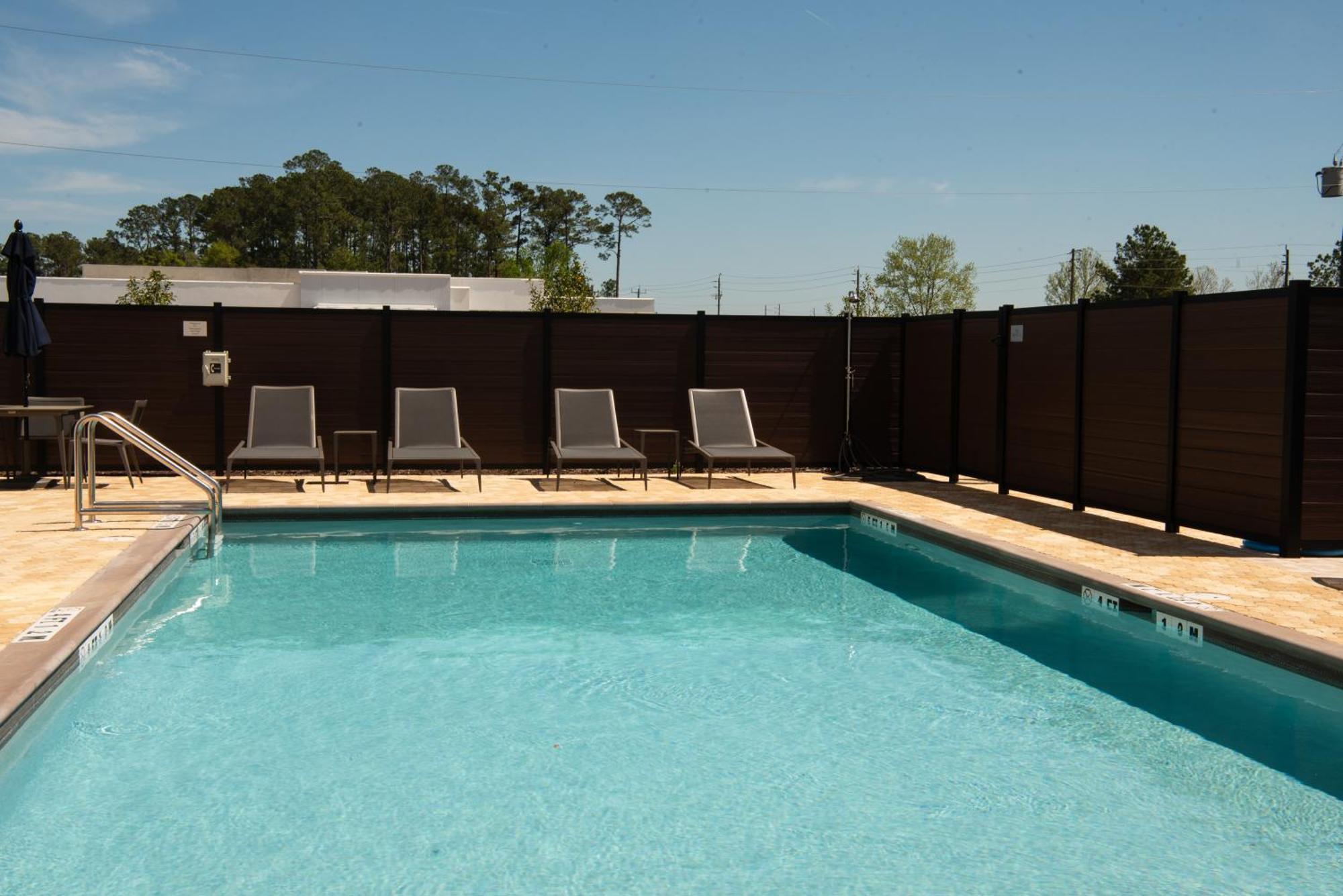Courtyard By Marriott Lake City Buitenkant foto