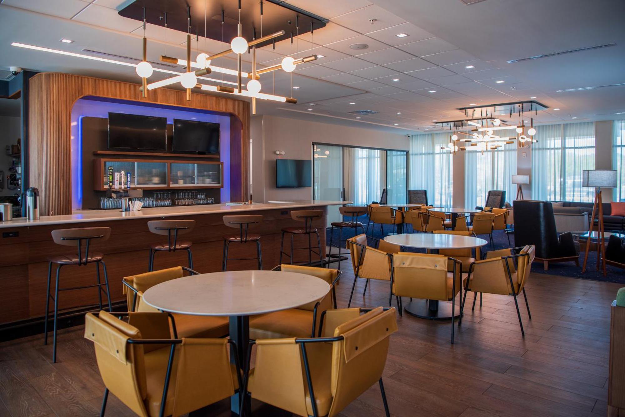 Courtyard By Marriott Lake City Buitenkant foto