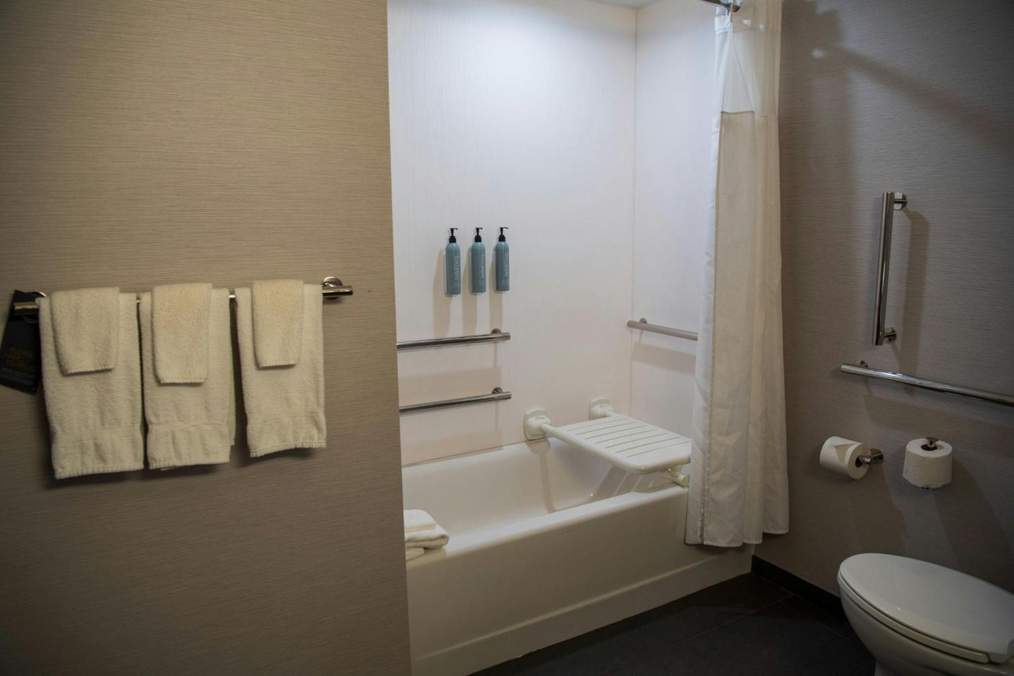 Courtyard By Marriott Lake City Buitenkant foto