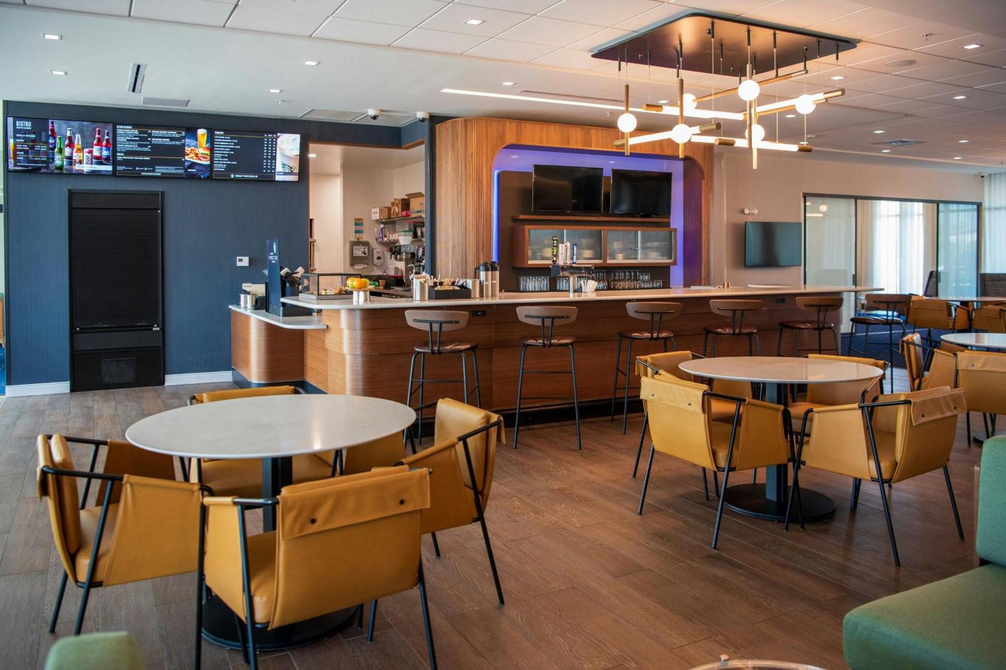 Courtyard By Marriott Lake City Buitenkant foto